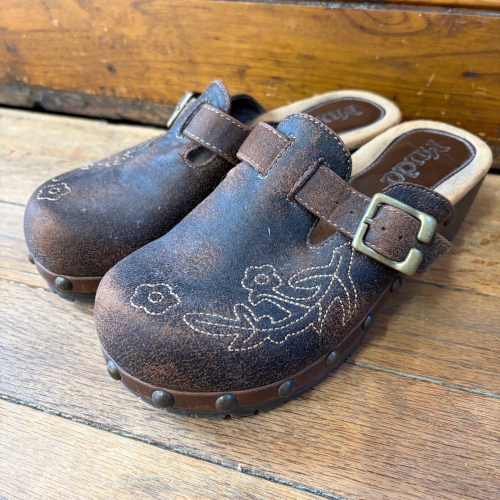 VTG Y2K Mudd Brown Leather Floral Embroidered Clogs Mules Distressed Women’s 7